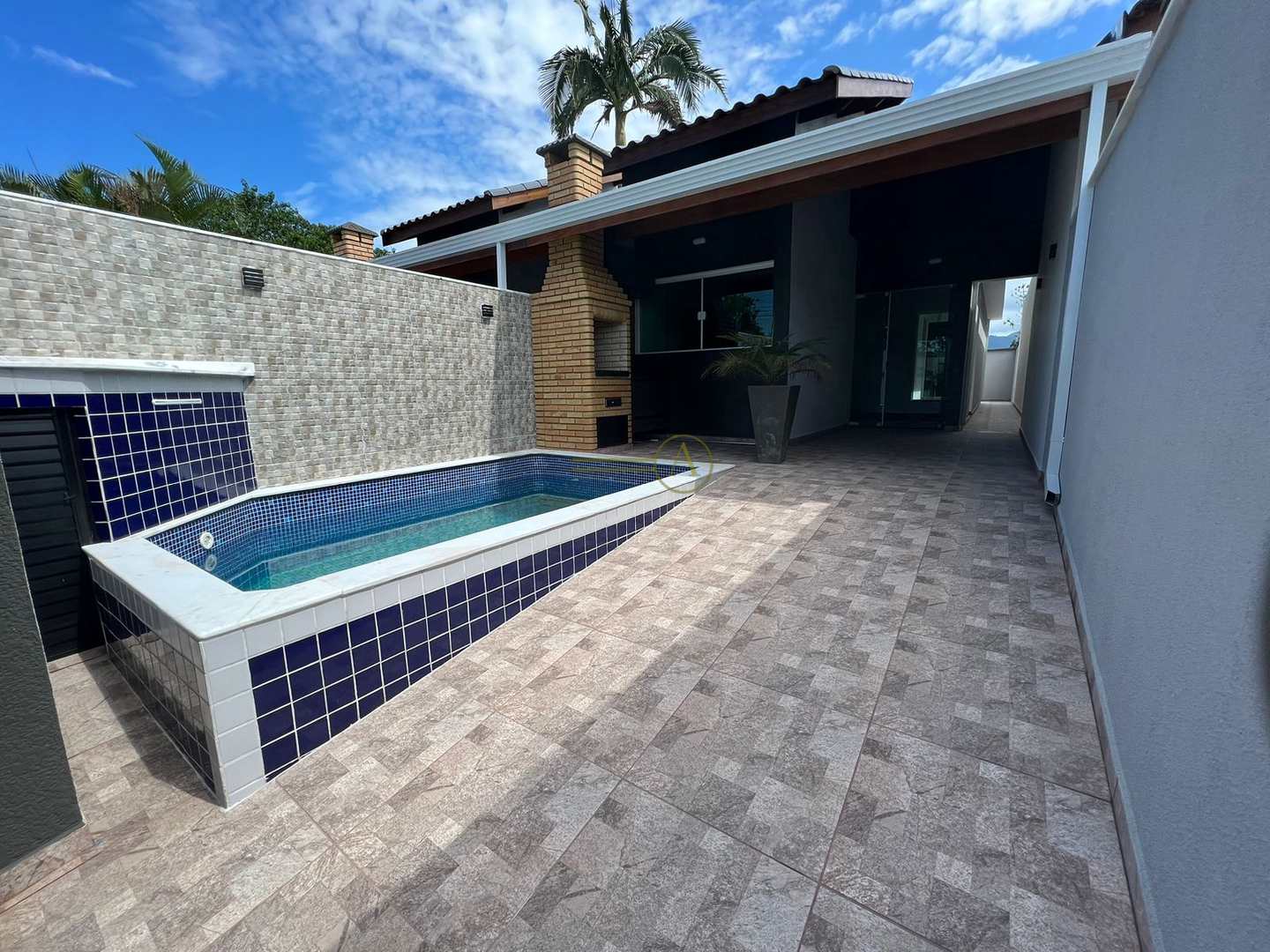 Casa à venda com 2 quartos, 75m² - Foto 2