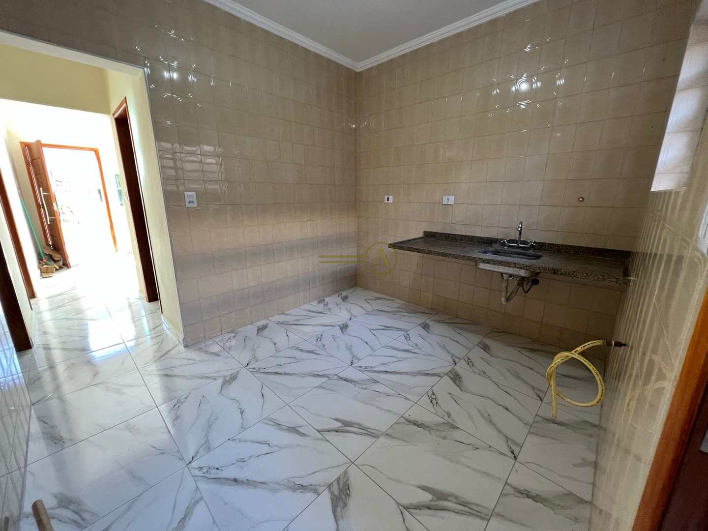 Casa à venda com 2 quartos, 72m² - Foto 4