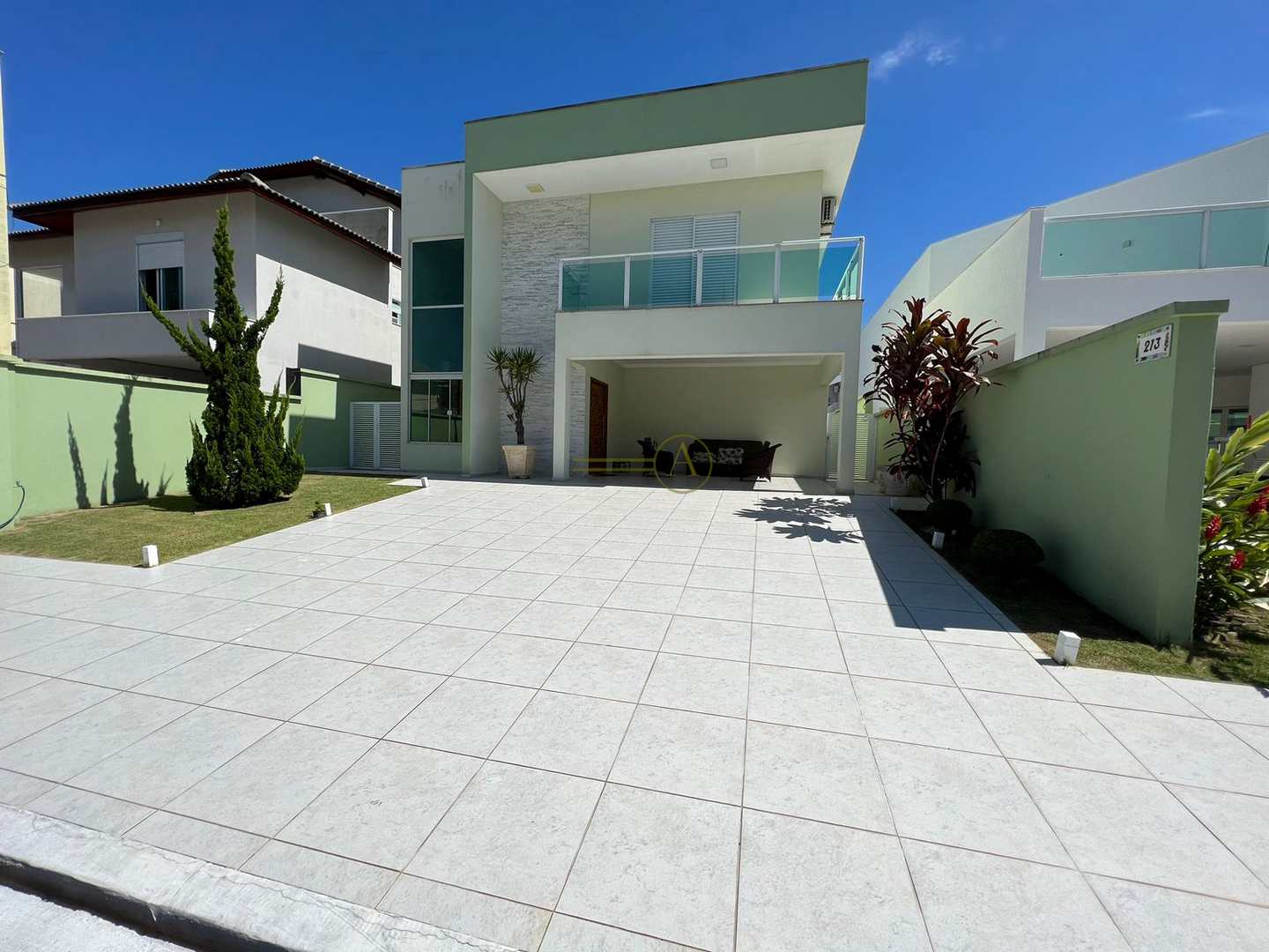 Sobrado à venda com 4 quartos, 320m² - Foto 1