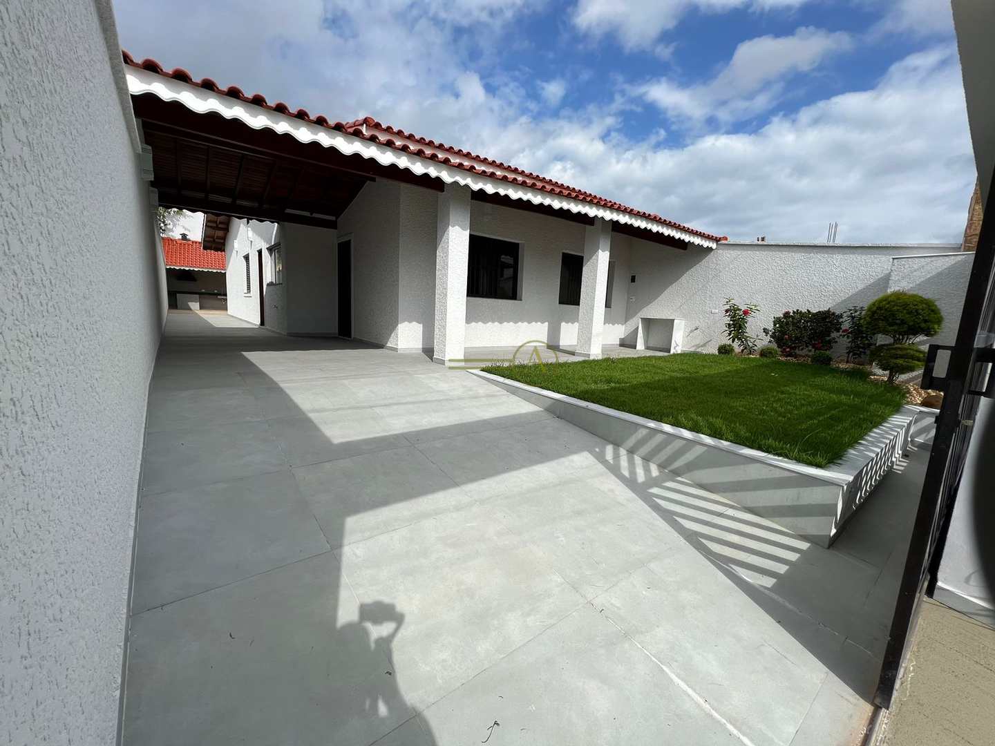 Casa à venda com 3 quartos, 160m² - Foto 1