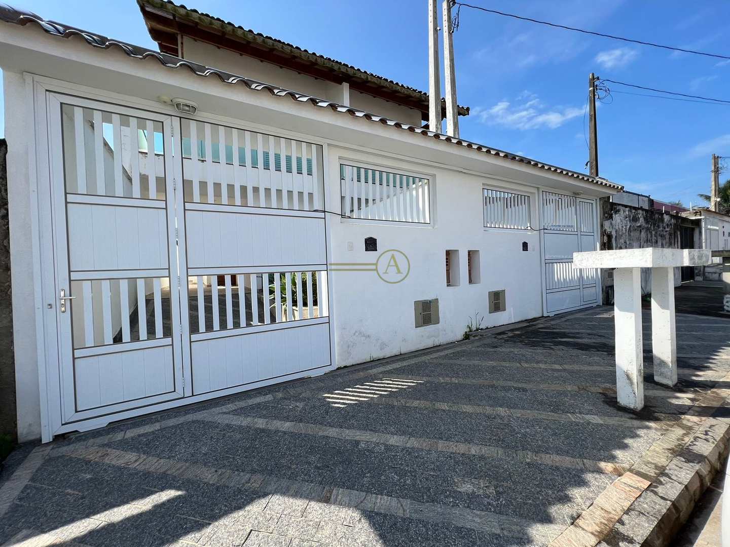 Sobrado à venda com 3 quartos, 120m² - Foto 1