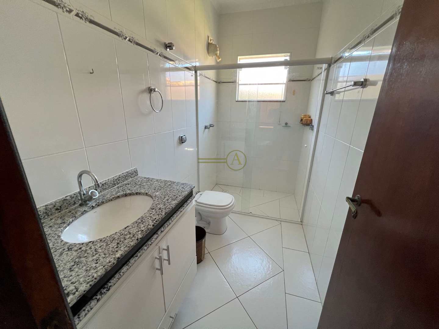 Casa à venda com 4 quartos, 220m² - Foto 14