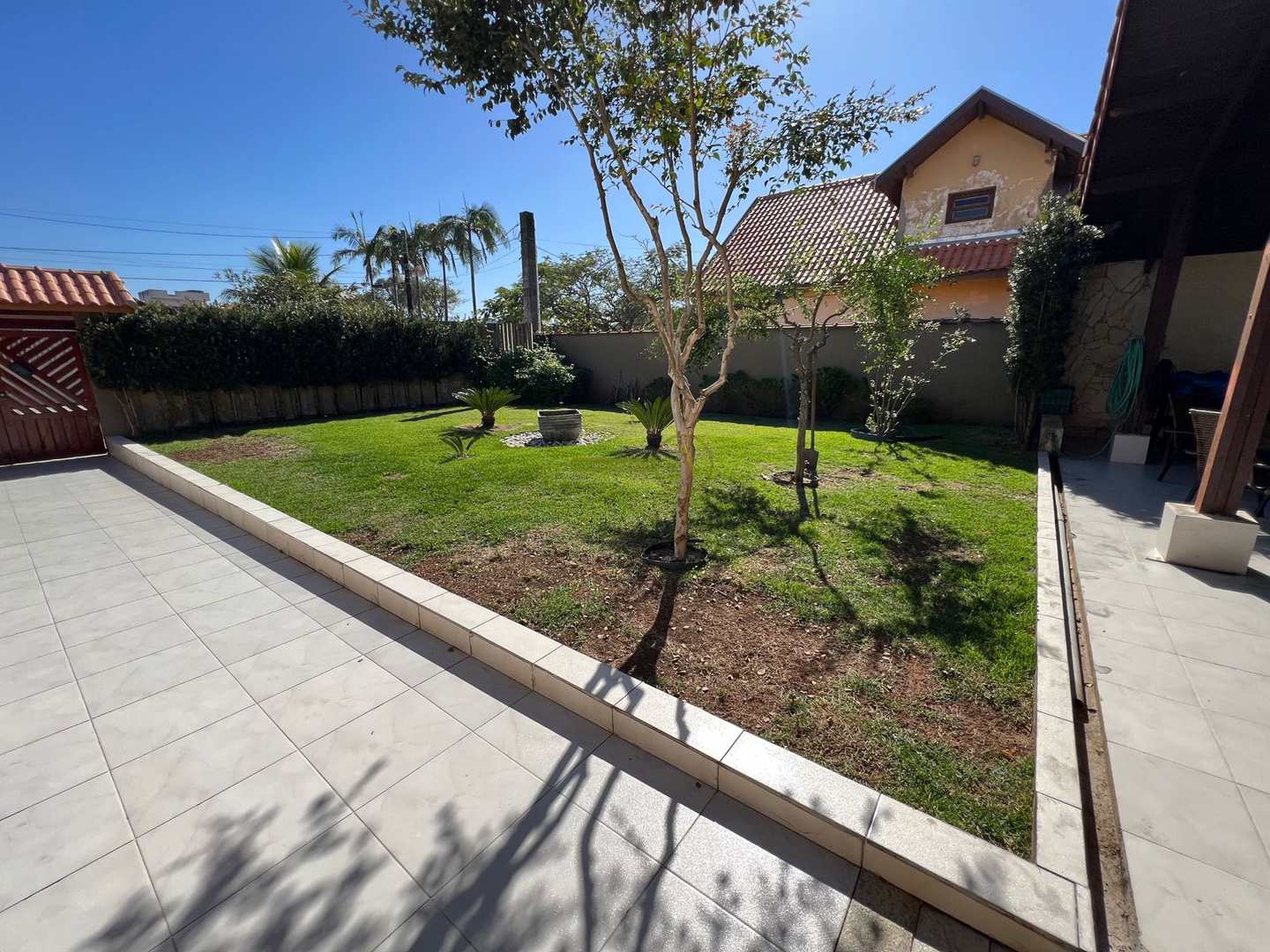 Casa à venda com 4 quartos, 220m² - Foto 4