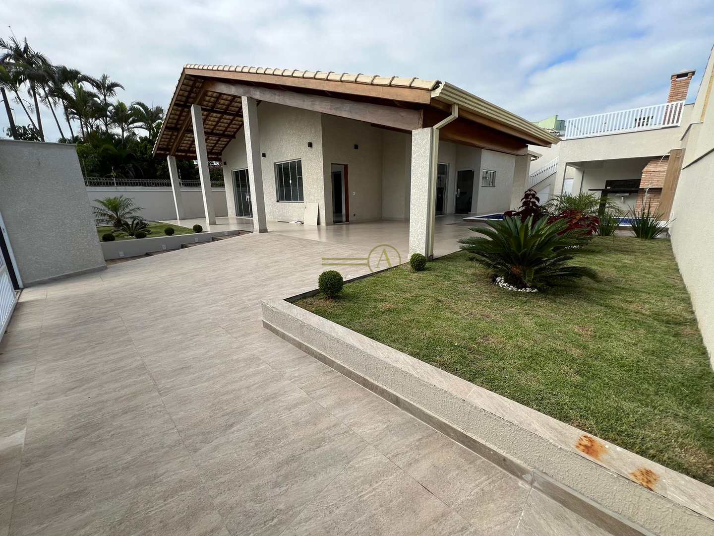 Casa à venda com 4 quartos, 232m² - Foto 2