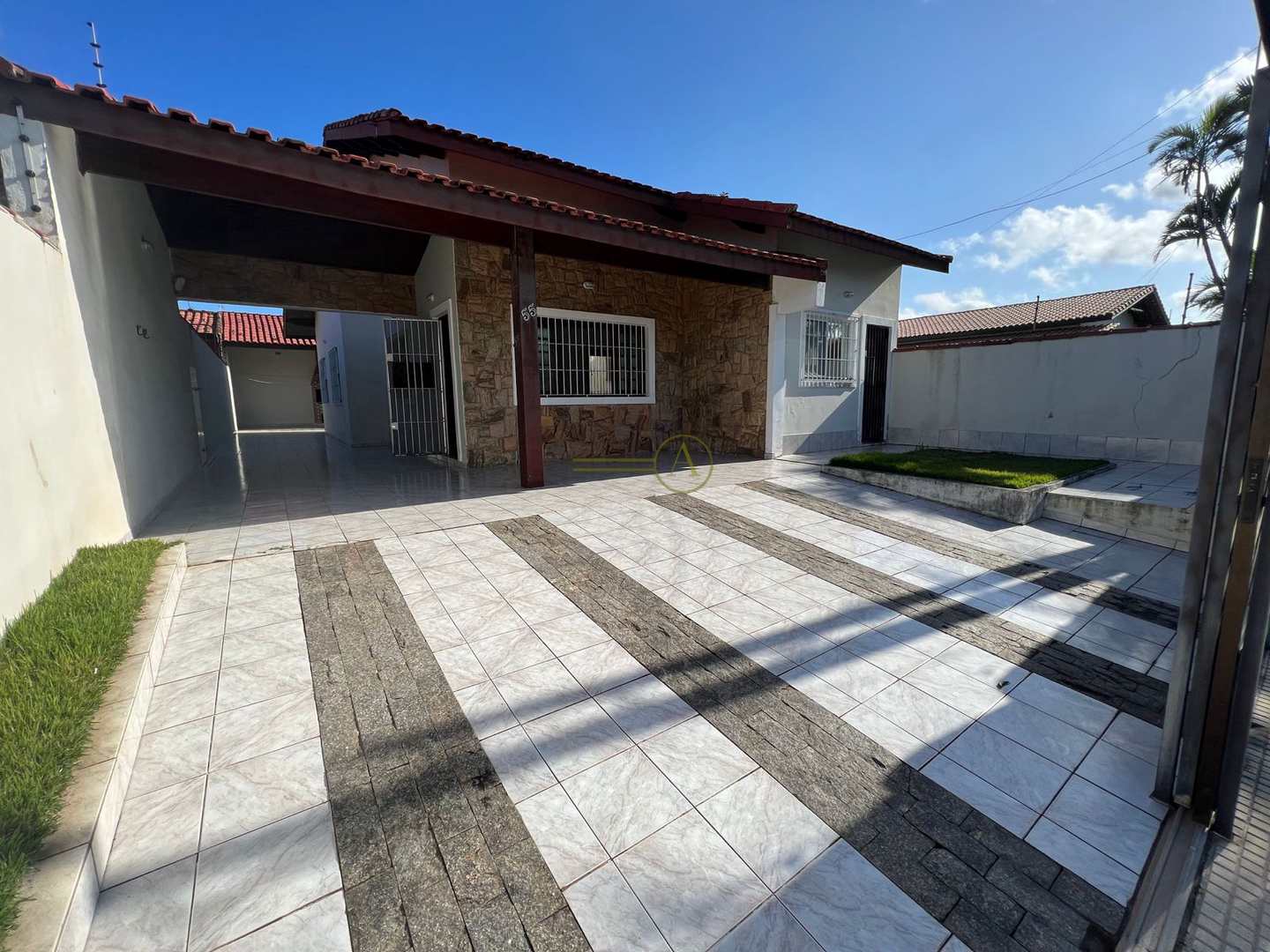 Casa à venda com 3 quartos, 144m² - Foto 1