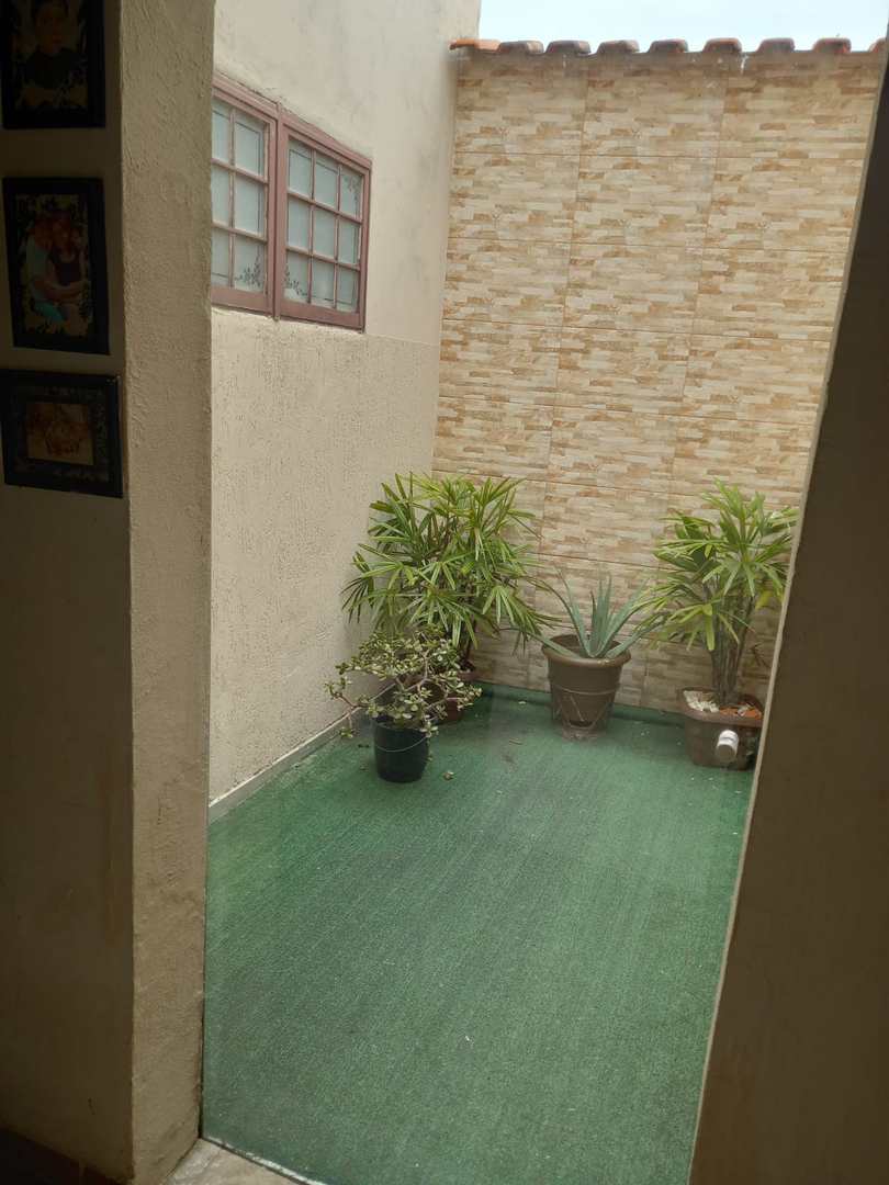 Sobrado à venda com 3 quartos, 217m² - Foto 2
