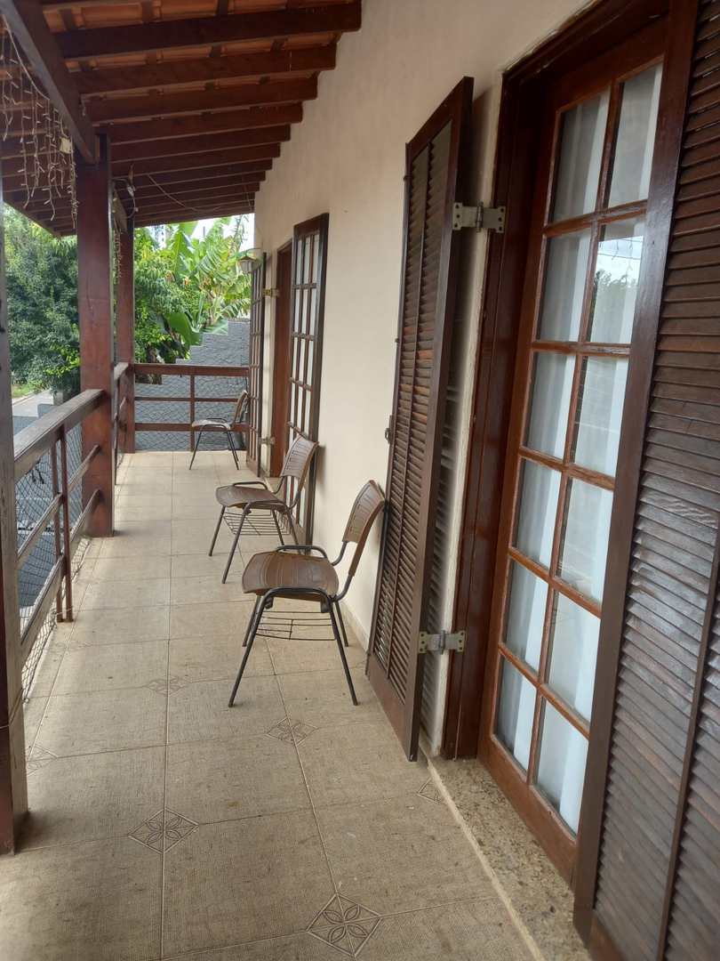 Sobrado à venda com 3 quartos, 217m² - Foto 1