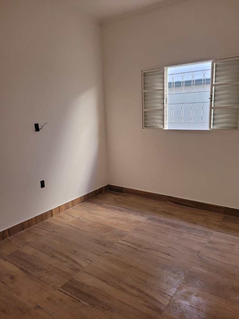 Casa à venda com 2 quartos, 300m² - Foto 6