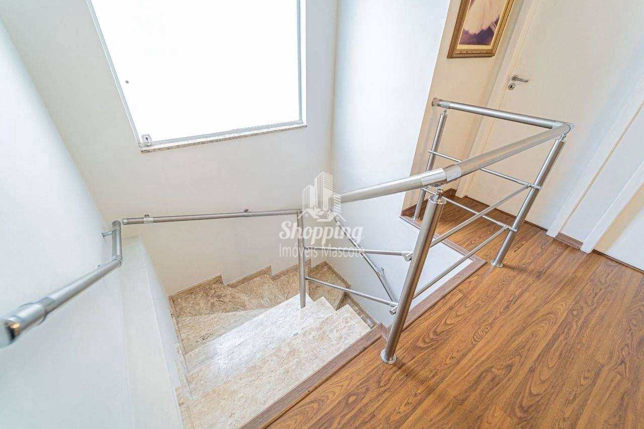 Sobrado à venda com 4 quartos, 229m² - Foto 2