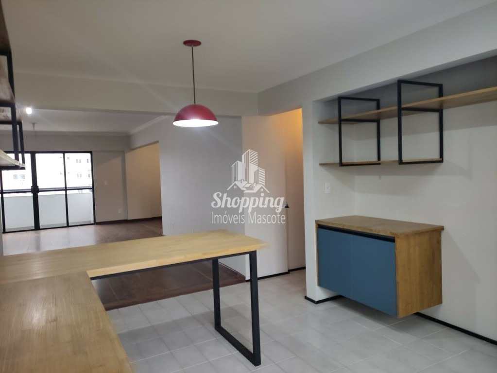 Apartamento à venda com 3 quartos, 150m² - Foto 2