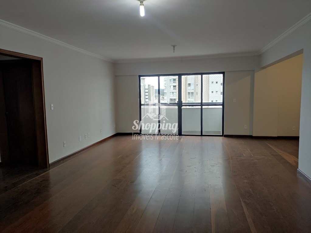 Apartamento à venda com 3 quartos, 150m² - Foto 5