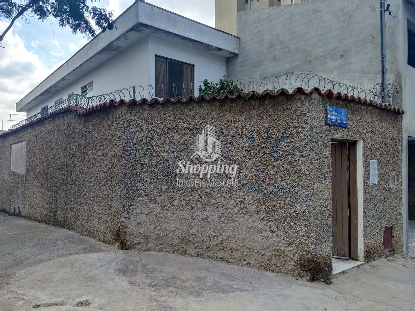 Sobrado à venda com 3 quartos, 180m² - Foto 1