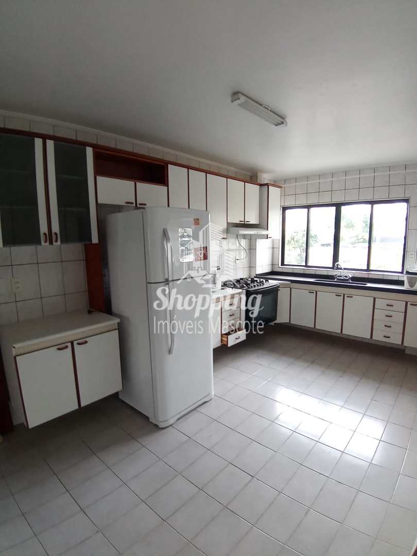 Apartamento para alugar com 3 quartos, 150m² - Foto 14