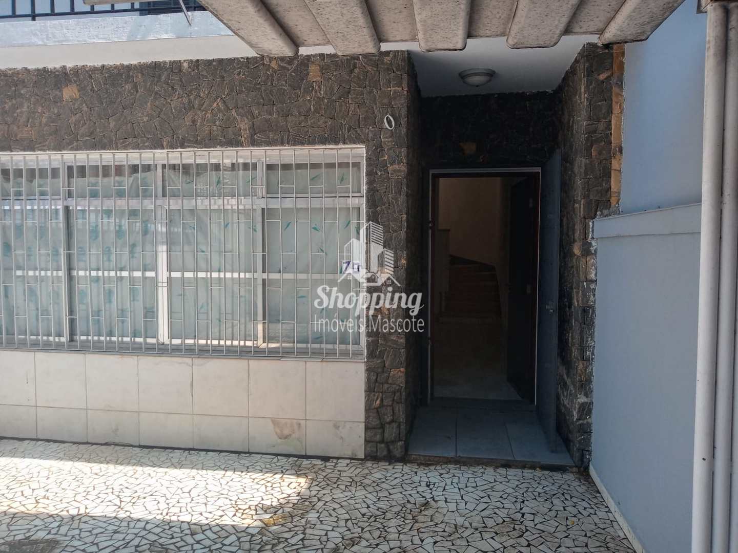 Sobrado à venda e aluguel com 3 quartos, 200m² - Foto 1