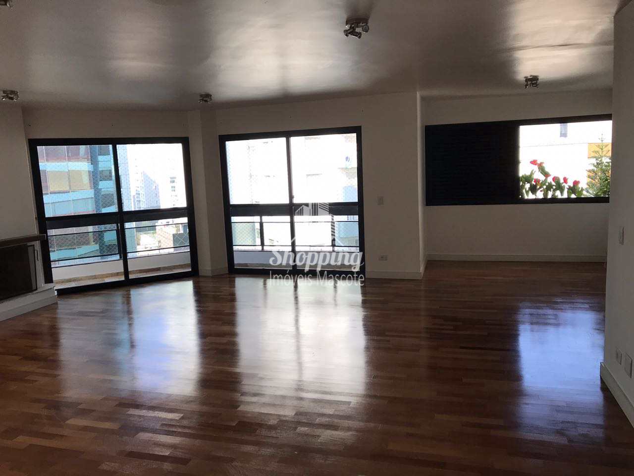 Apartamento para alugar com 3 quartos, 144m² - Foto 1