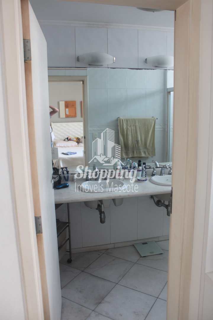 Apartamento à venda com 3 quartos, 198m² - Foto 17