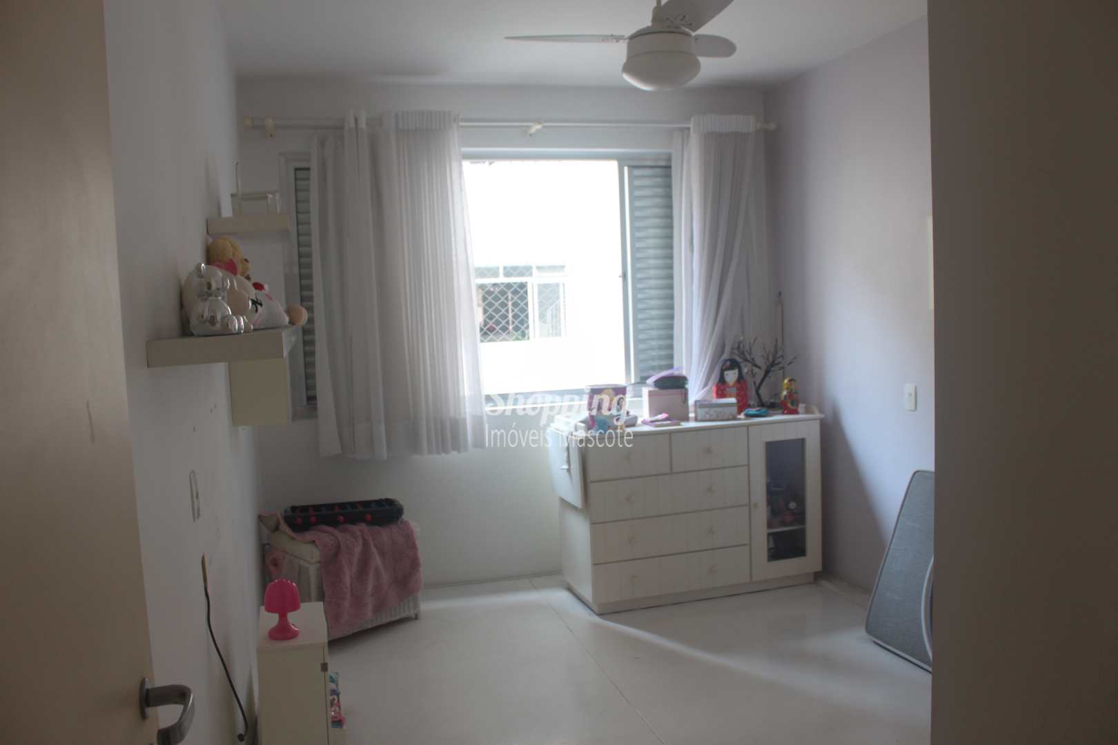 Apartamento à venda com 3 quartos, 198m² - Foto 7