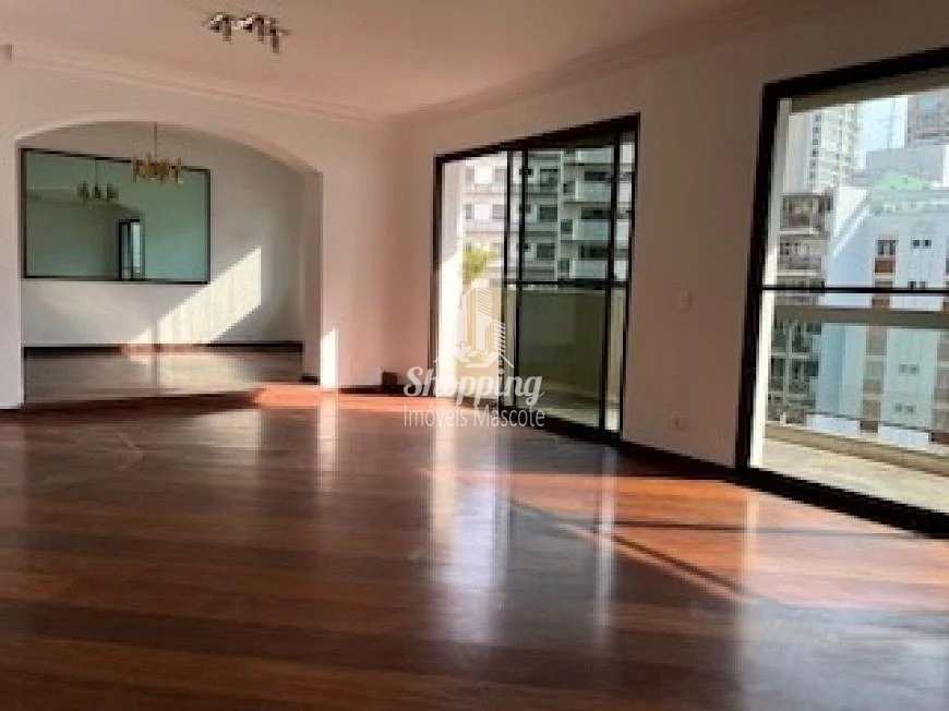 Apartamento à venda com 3 quartos, 233m² - Foto 2