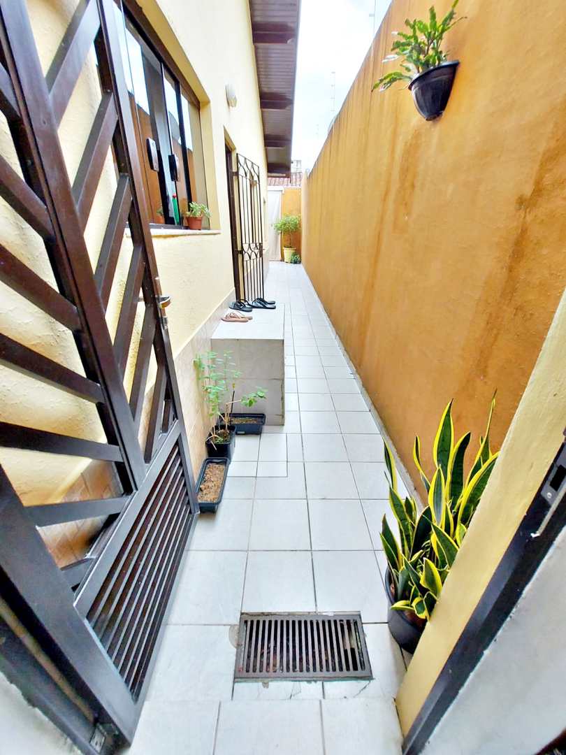 Casa à venda com 3 quartos, 100m² - Foto 3