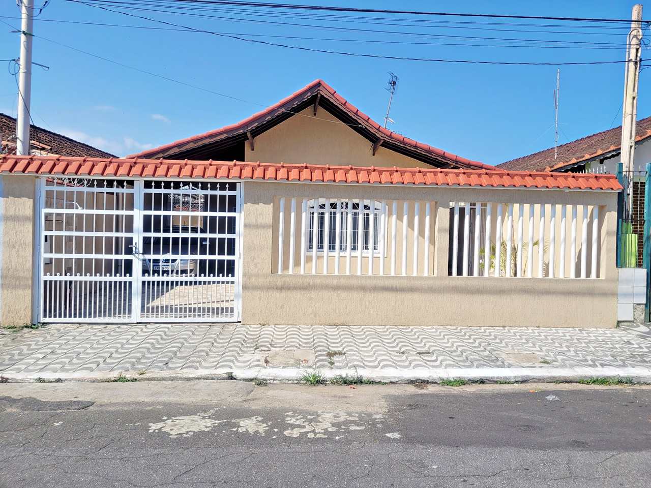 Casa à venda com 3 quartos, 136m² - Foto 1