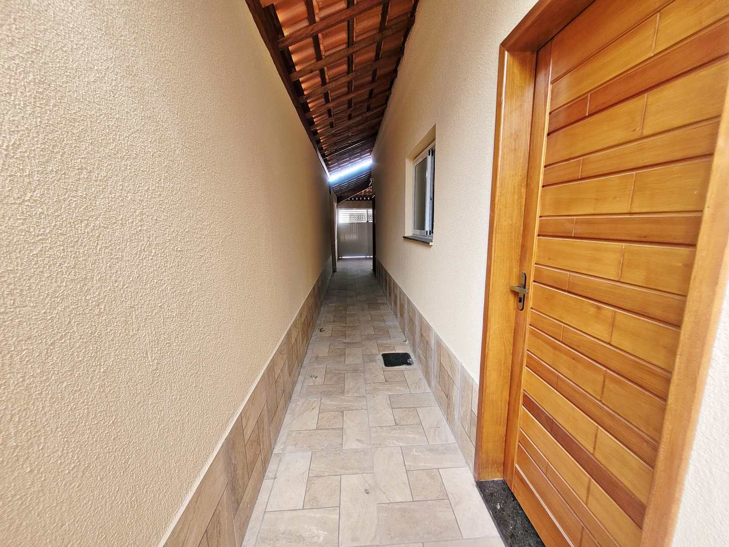 Casa à venda com 2 quartos, 70m² - Foto 4