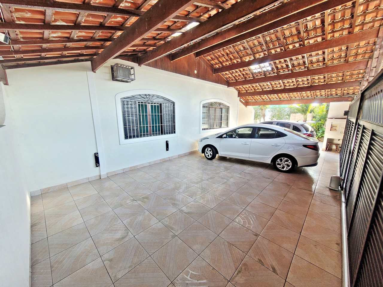 Casa à venda com 5 quartos, 150m² - Foto 2