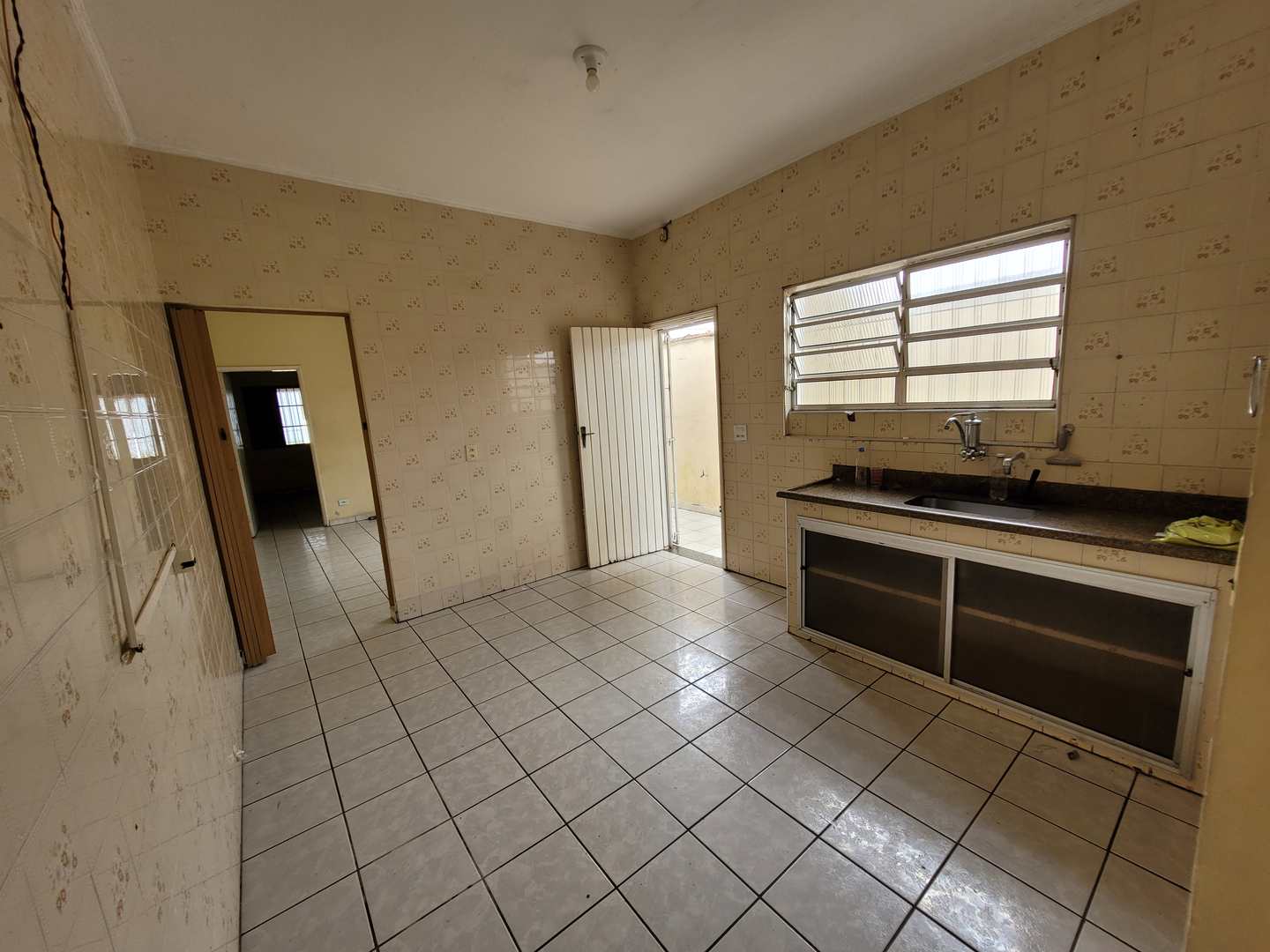 Casa à venda com 2 quartos, 70m² - Foto 8