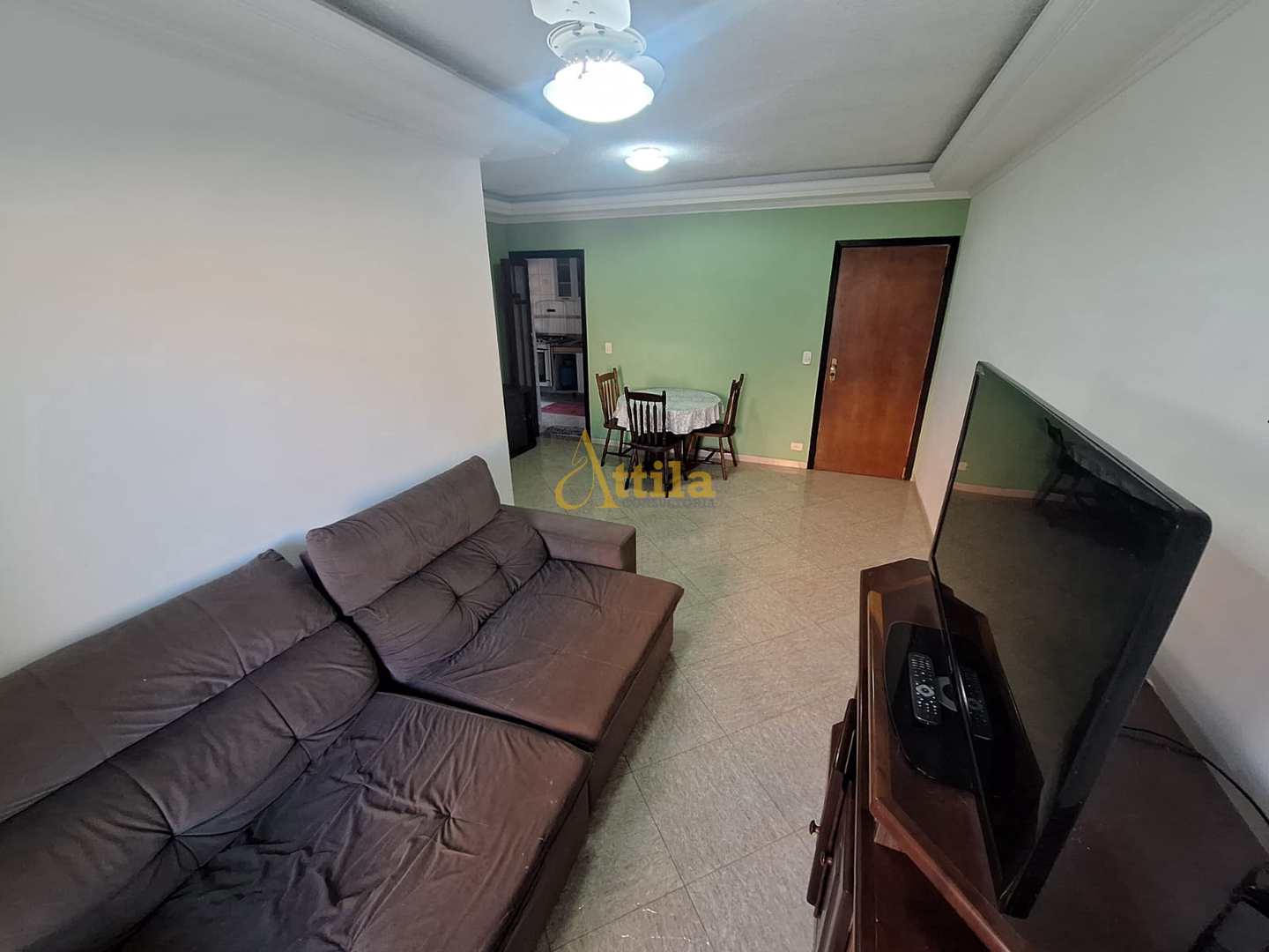 Apto (lado praia), 3 dorms., sacada, 1 vaga, Enseada
