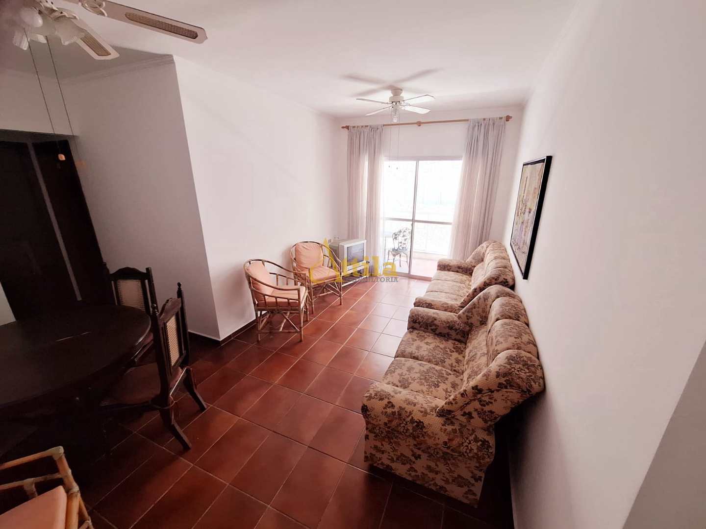 Apto 3 dorms., sacada, 200mts. praia da Enseada, 1 vaga