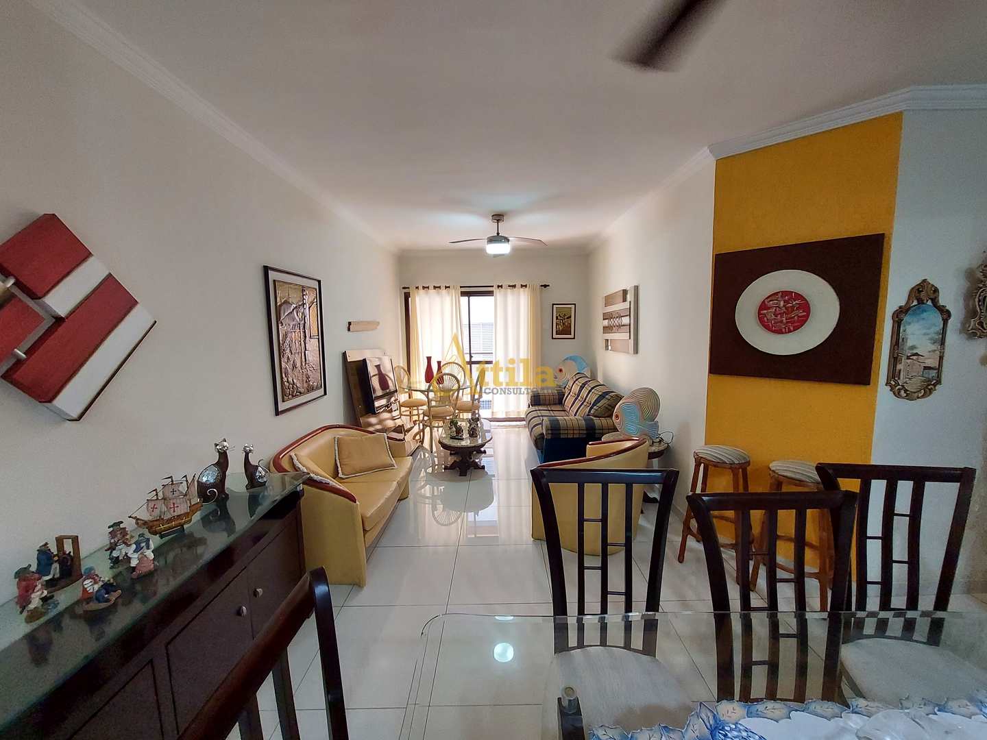 Apto 300mts praia Enseada, 3 dorms., sacada, 1 vaga