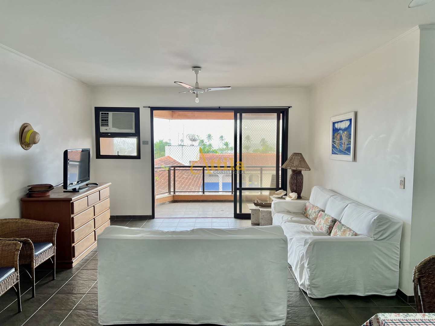 Apto 4 dorms., sacada, 2 vagas, 200mts praia Enseada