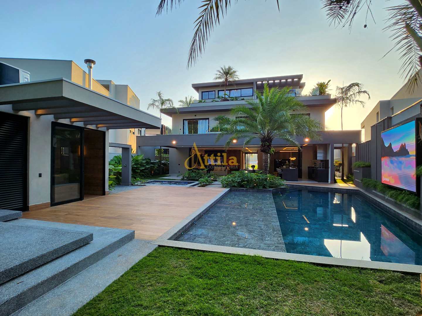 Casa de alto padrão com 7 suítes - Módulo 12