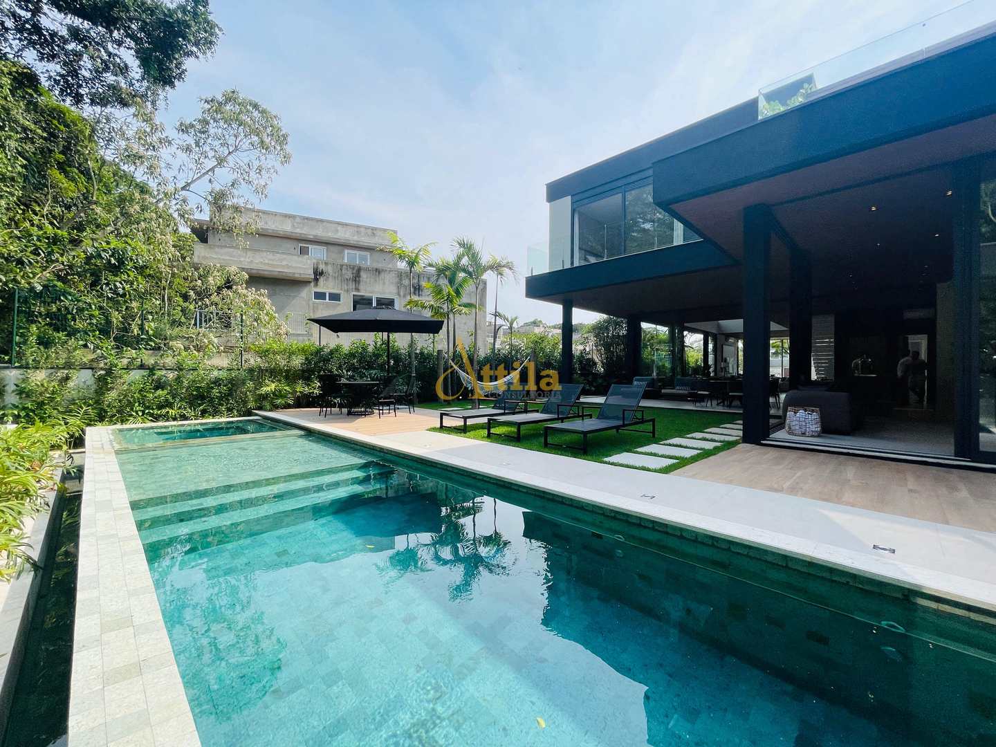 Casa de alto padrão com 5 suítes - Módulo 17