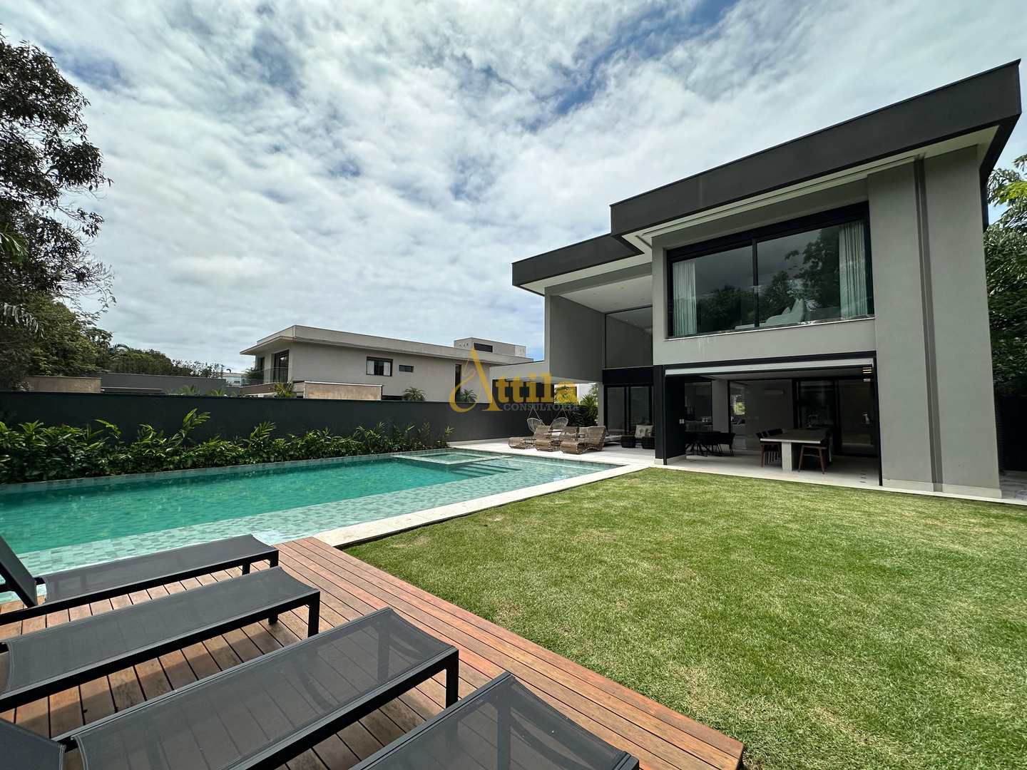 Casa de alto padrão com 5 suítes - Módulo 17