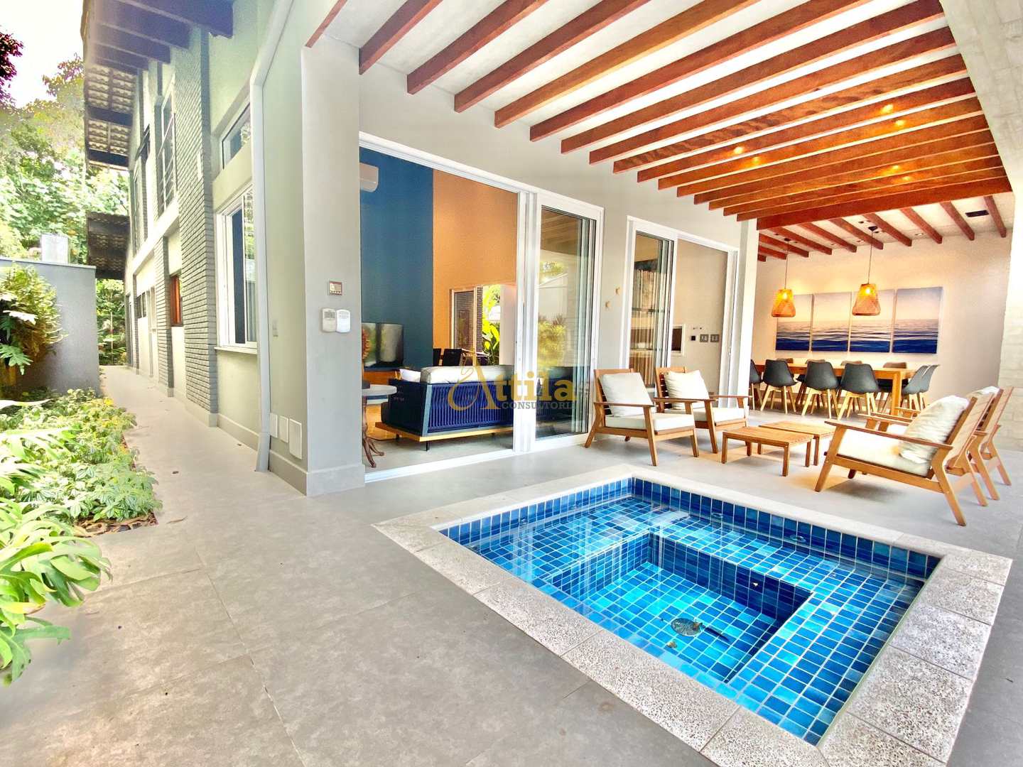 Casa de alto padrão à venda com 4 suítes - Módulo 18