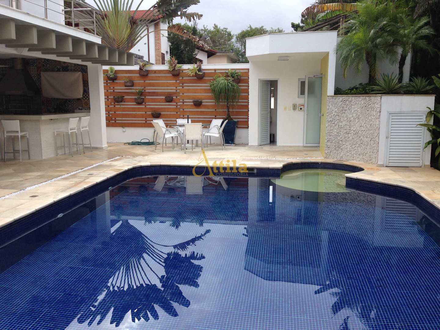 Casa de alto padrão com 6 suítes - Módulo 19