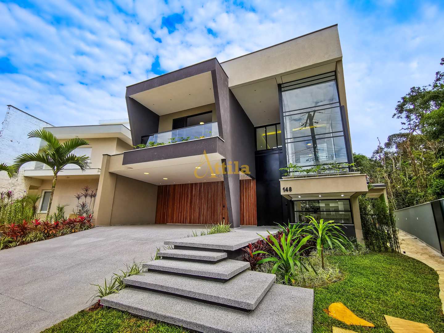 Casa de alto padrão com 5 suítes - Módulo 26 - Riviera