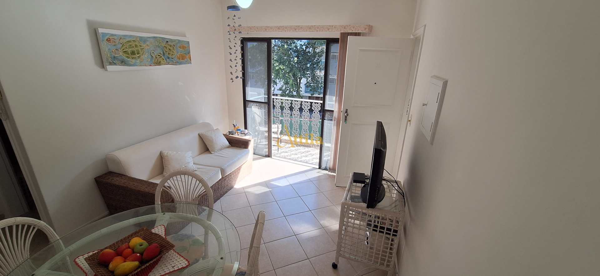 Apto reformado, 2 dorms., sacada, 500mts praia