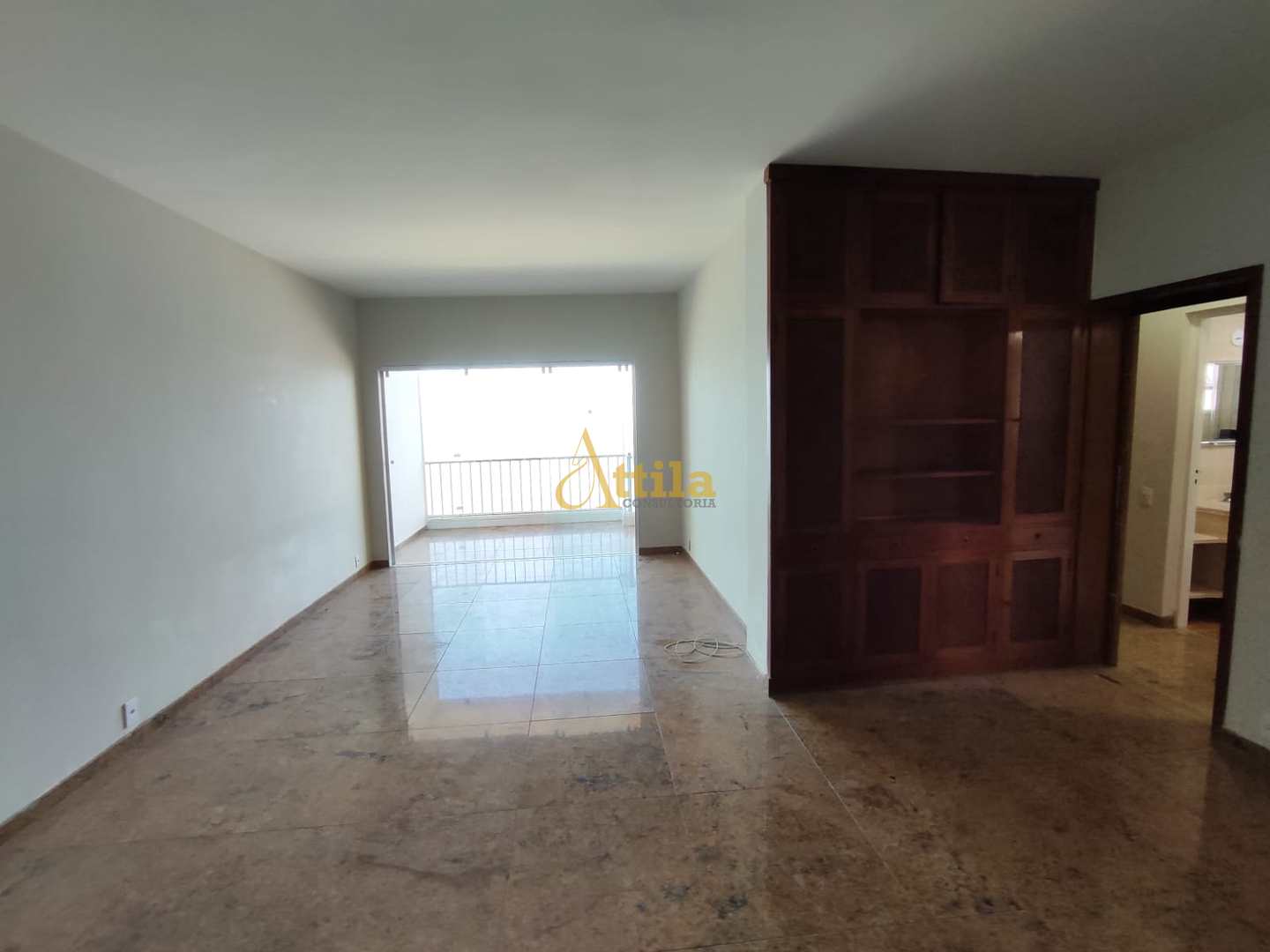 Apto frente praia Pitangueiras, 5 dorms., 2 vagas