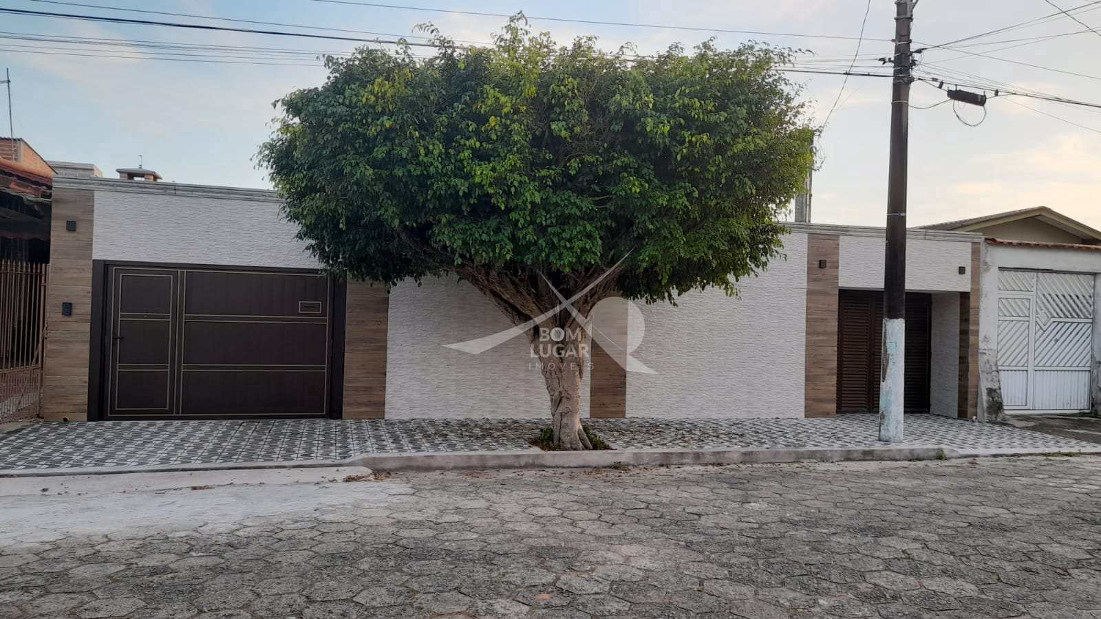 Casa à venda com 4 quartos, 162m² - Foto 1