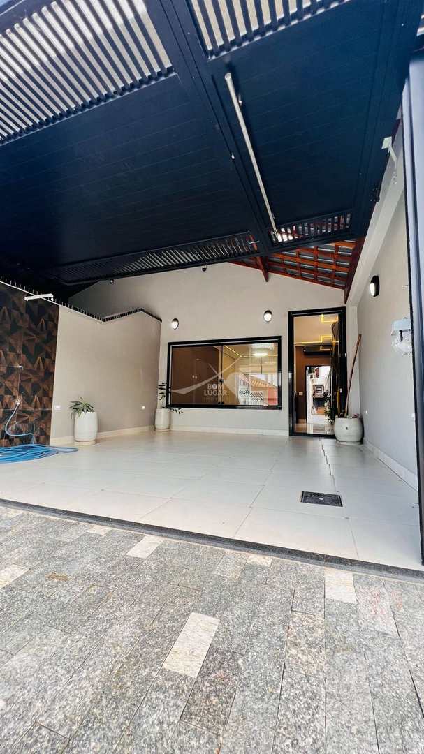 Casa à venda com 3 quartos, 115m² - Foto 1