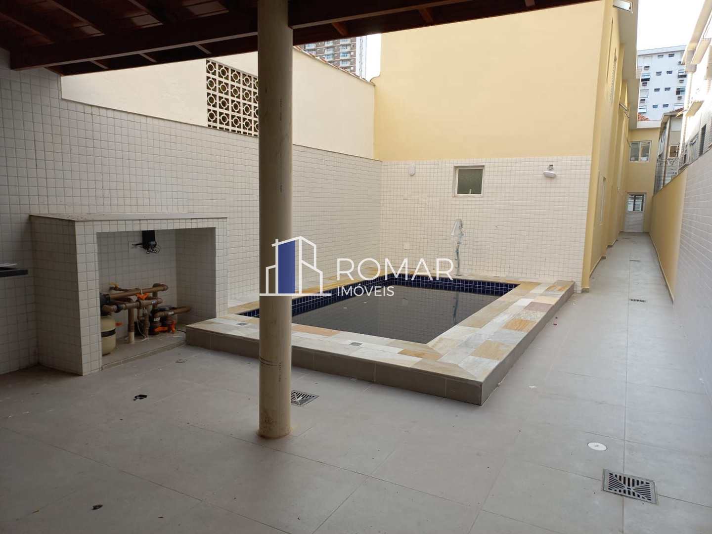 Casa à venda com 3 quartos, 270m² - Foto 2