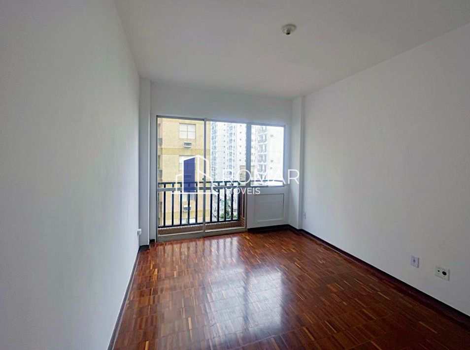 Apartamento à venda com 2 quartos, 75m² - Foto 1