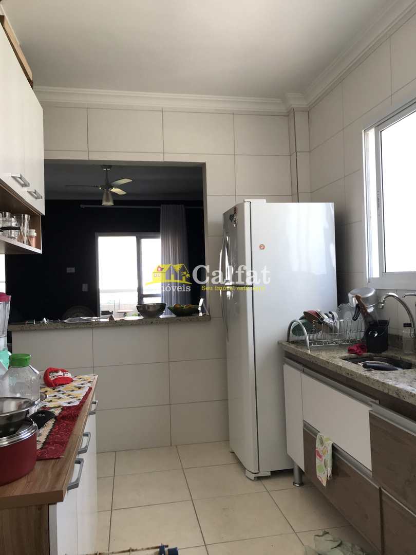 Apartamento à venda com 2 quartos, 70m² - Foto 3