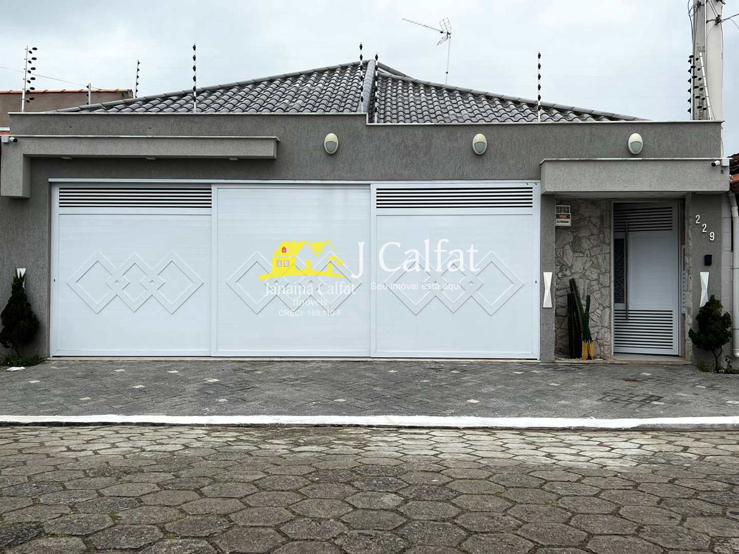 Casa à venda com 3 quartos, 180m² - Foto 1