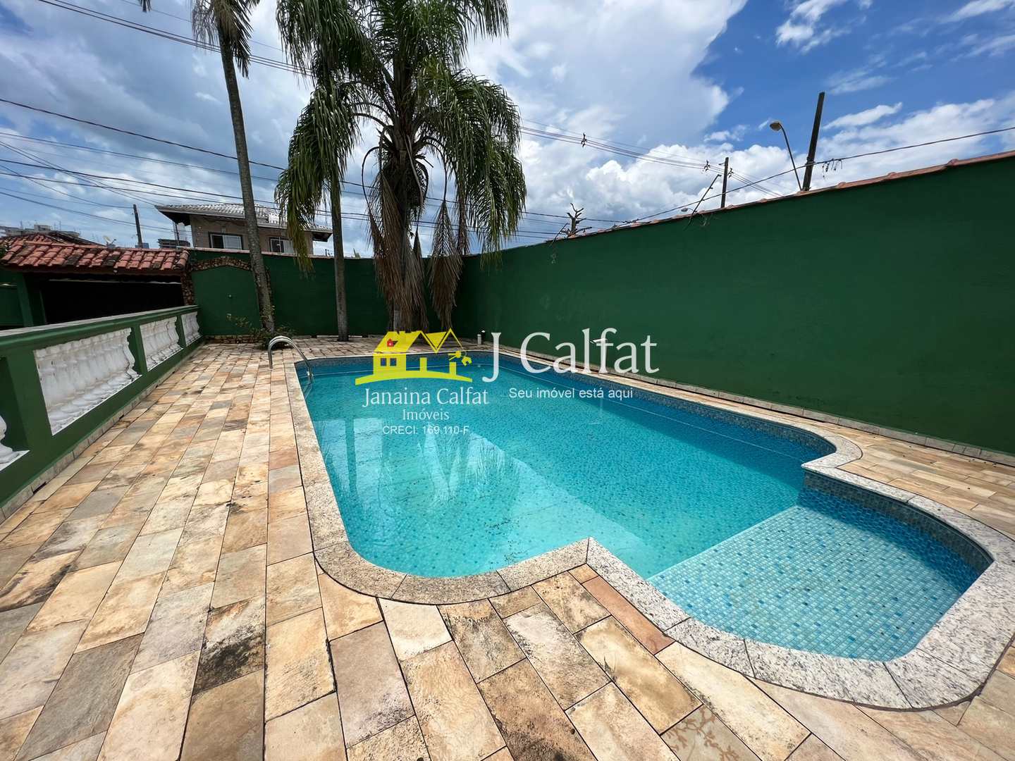 Casa à venda com 5 quartos, 200m² - Foto 1