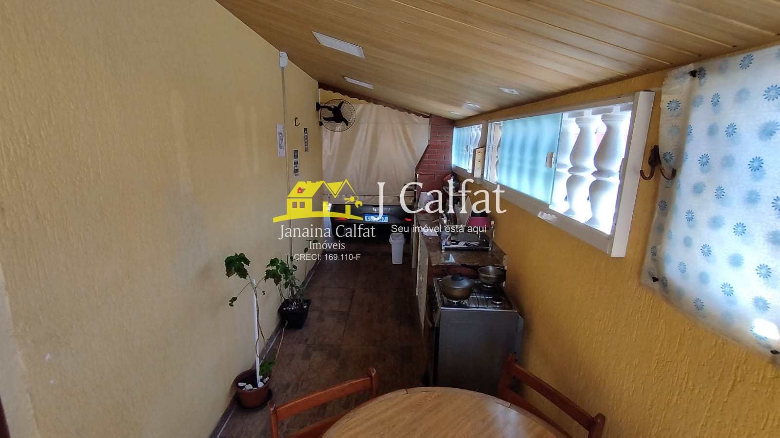 Casa à venda com 2 quartos, 100m² - Foto 1