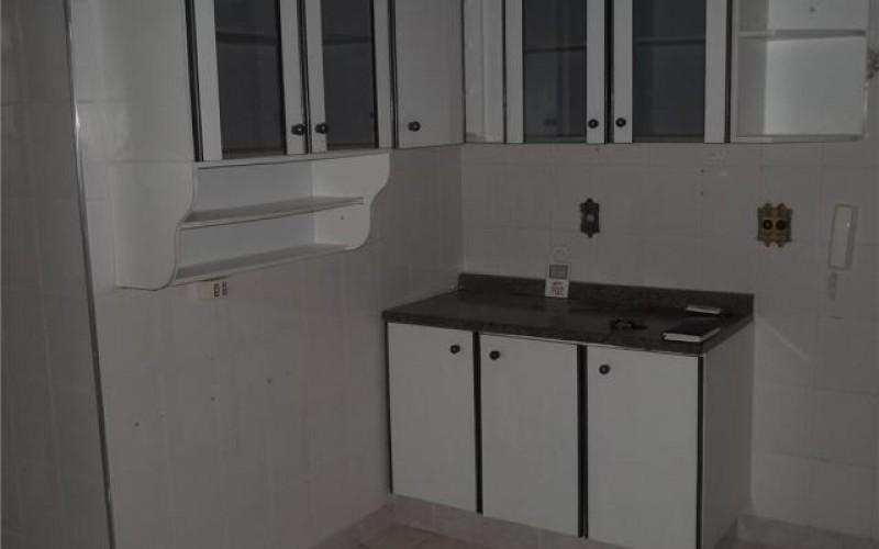 Apartamento à venda com 3 quartos, 90m² - Foto 2