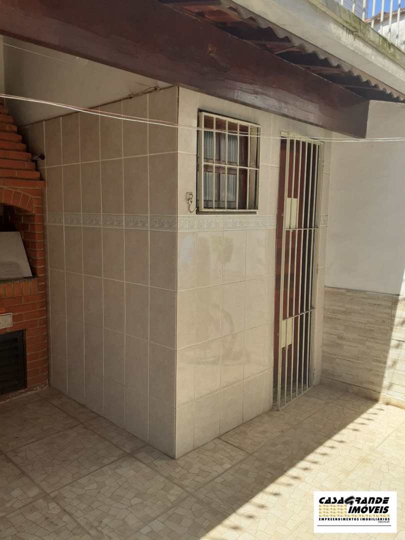 Casa à venda com 2 quartos, 70m² - Foto 2