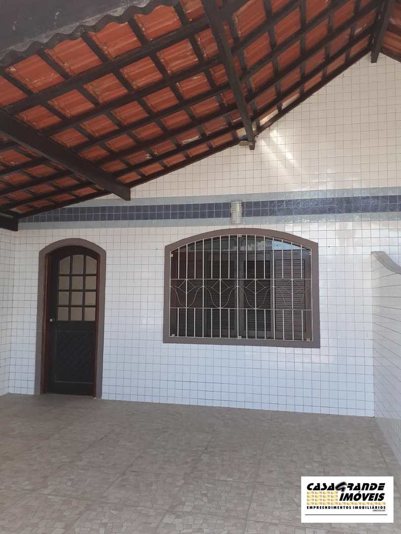 Casa à venda com 2 quartos, 70m² - Foto 1